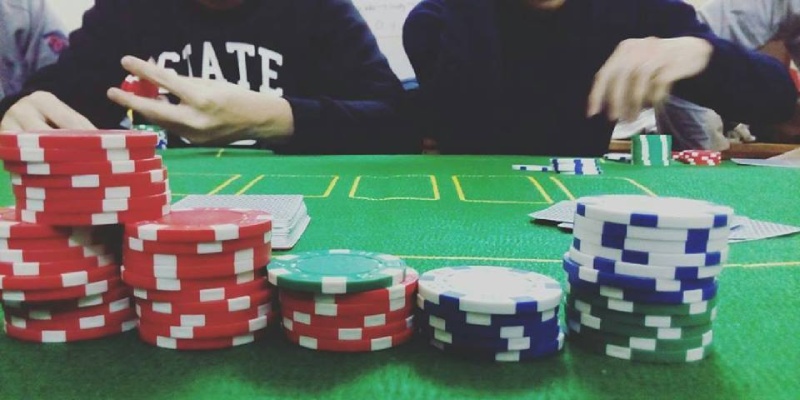 Lật kèo khi chơi Poker bằng cách điều chỉnh khoảng bài Tố